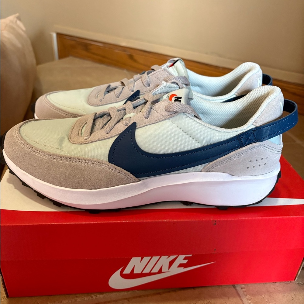 NEW in box- Women’s Nike waffle debut Retro Inspired Sneakers